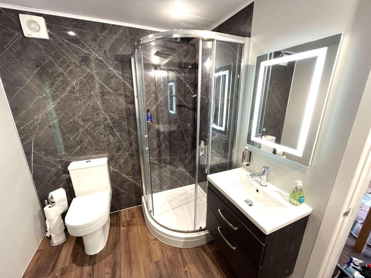 Cedar Boutique Lodge-Dog Fishing And Spa Access York Exteriör bild